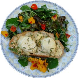 Fromages chauds avec sarriette et capucine